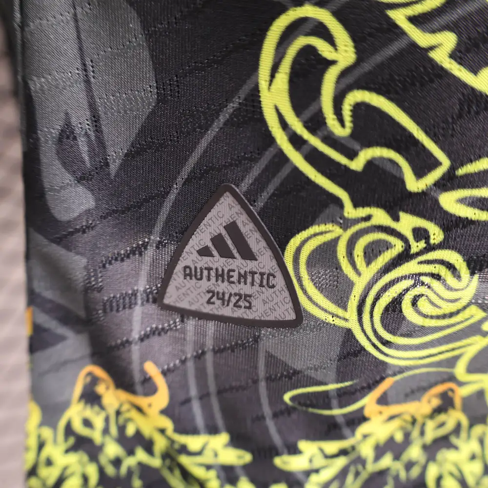 Real Madrid 24-25 Dragon Pattern Black Player Edition Jersey - 图片 3