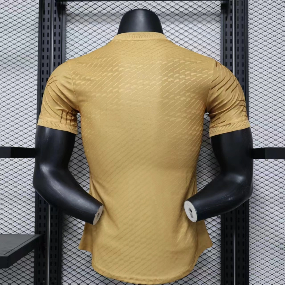 Real Madrid 23-24 Gold Special Edition Football Jersey - 图片 3
